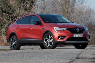 Terepkupé féláron, hibrid hajtással – Renault Arkana teszt 47