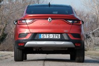 Terepkupé féláron, hibrid hajtással – Renault Arkana teszt 49