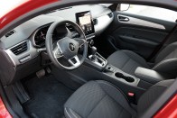 Terepkupé féláron, hibrid hajtással – Renault Arkana teszt 59