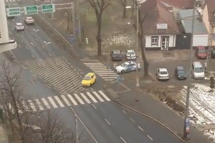 Vers született a sárga Fiat Seicentóról, amilyet a debreceni rablásnál is használtak