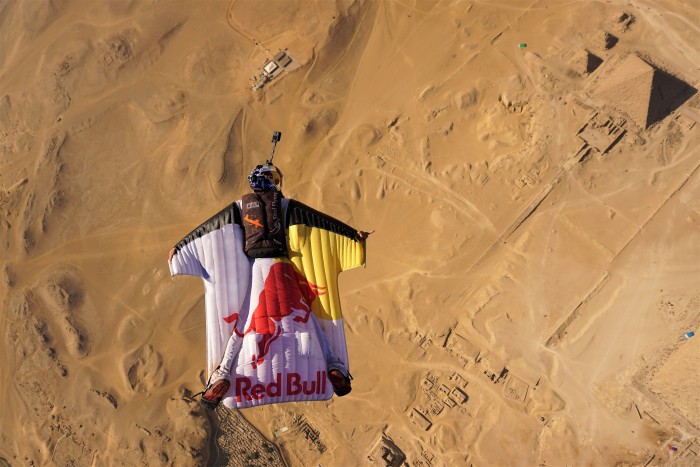 Csak kevesen látják a piramisokat ebből a szögből