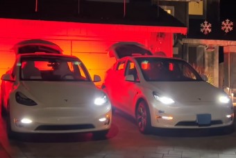 Látványos fényshowt csináltak két Teslával, Elon Musk is gratulált 