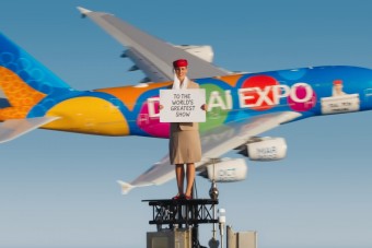 Újra felmentek a legmagasabb épület legtetejére reklámot forgatni