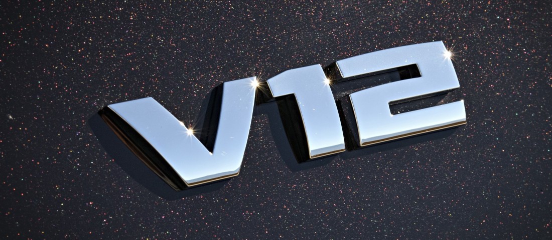 Búcsúzik a BMW V12-es motorja