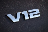 Búcsúzik a BMW V12-es motorja 14