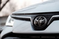 Kalapos bácsiknak való, vagy az egyik utolsó tuti autó? – Toyota Corolla teszt 49
