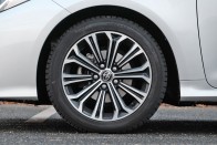Kalapos bácsiknak való, vagy az egyik utolsó tuti autó? – Toyota Corolla teszt 51