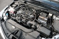 Kalapos bácsiknak való, vagy az egyik utolsó tuti autó? – Toyota Corolla teszt 83