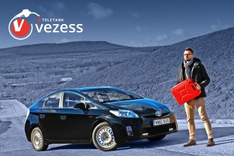 Megmértük a legendás fogyasztásbajnok valós étvágyát - Toyota Prius a Teletankban!