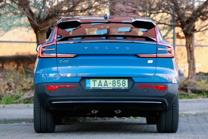 Nem pont ezt várnánk egy elektromos autótól – Volvo C40 Recharge 20