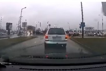 A Need for Speedben rövidítés, a valóságban gyökérség, amit Fehérváron csinált egy autós