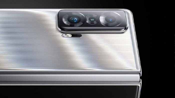 Nincs megállás, új összehajtható mobil érkezik 2