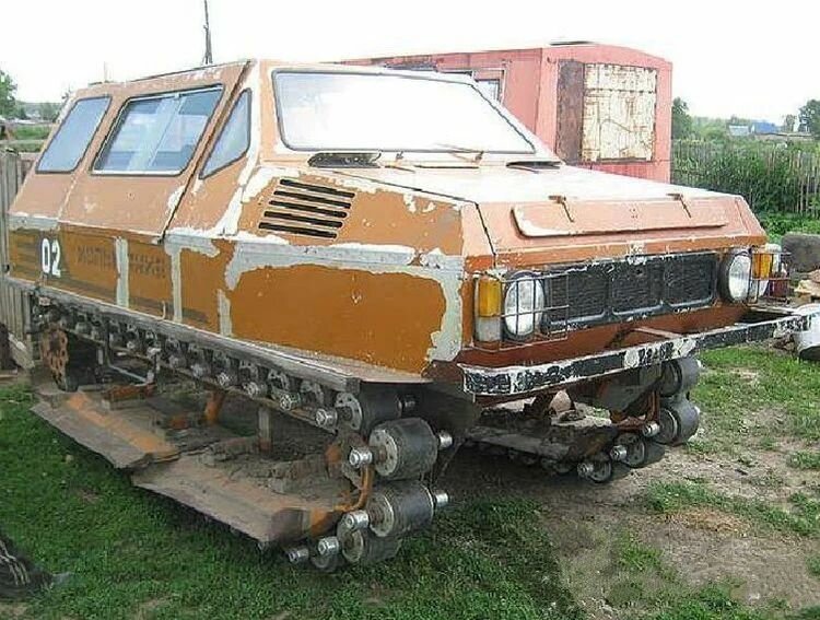 8 lánctalpas rettenet, amelynek nem akarsz az útjába állni 1