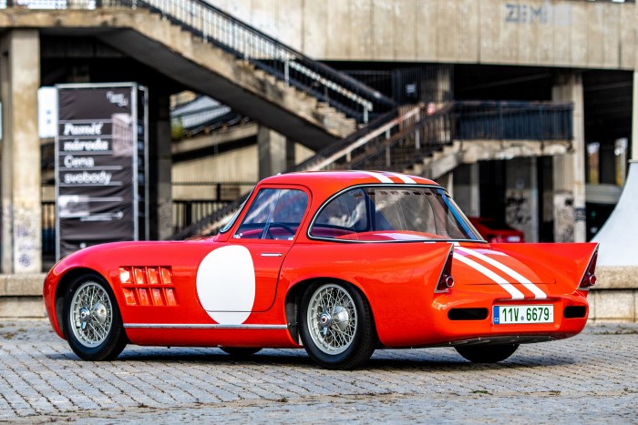 Felújították a világ legritkább, legszebb Škodáját 8