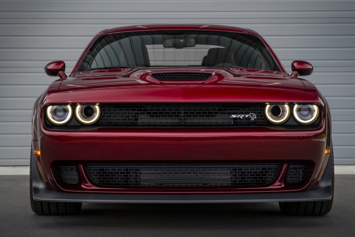 Nézni is fáj, ahogy odacsapják a nulla kilométeres Dodge Challengert 2