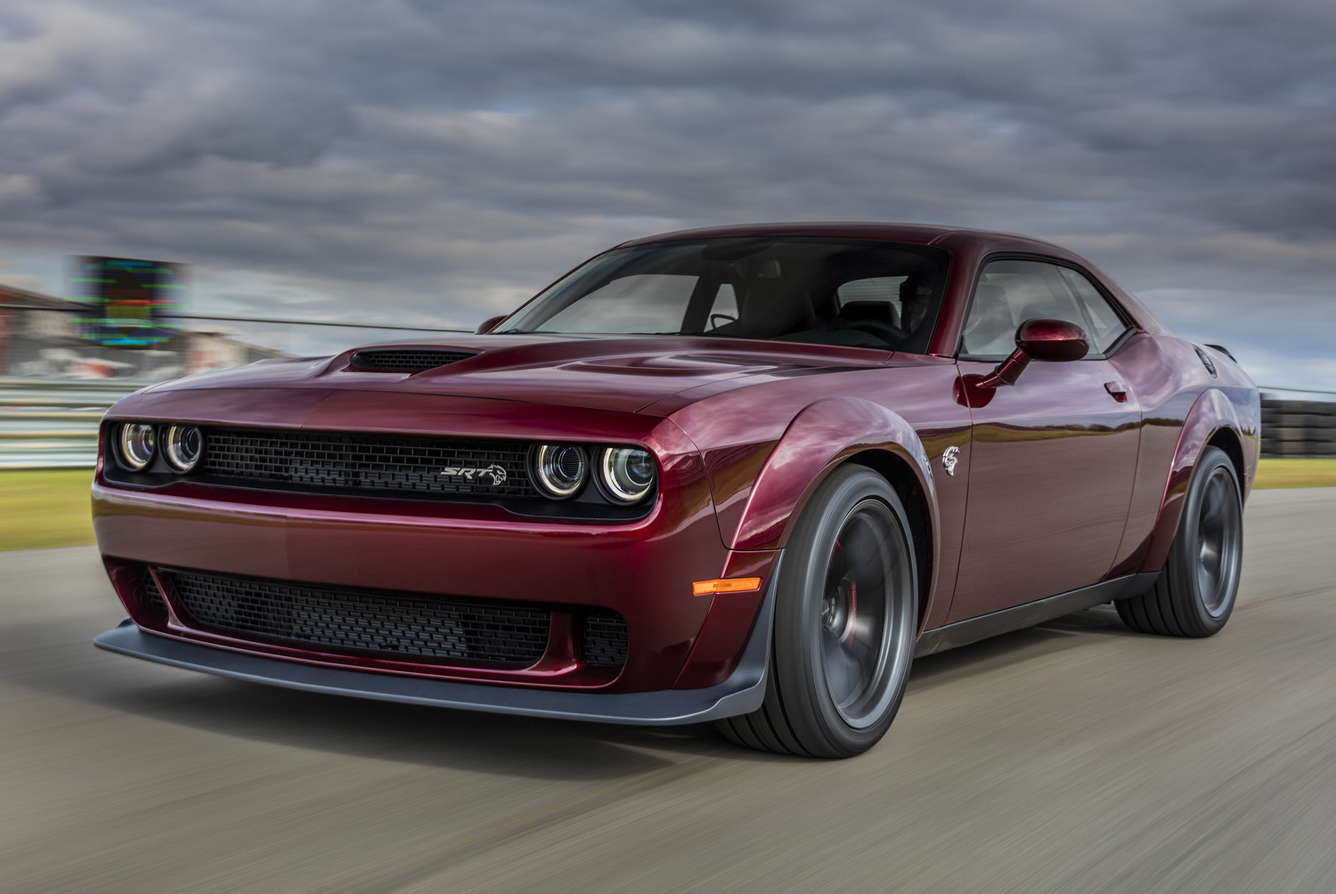 Nézni is fáj, ahogy odacsapják a nulla kilométeres Dodge Challengert 1