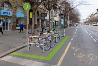 Kötelező rollerparkolók jönnek Budapesten