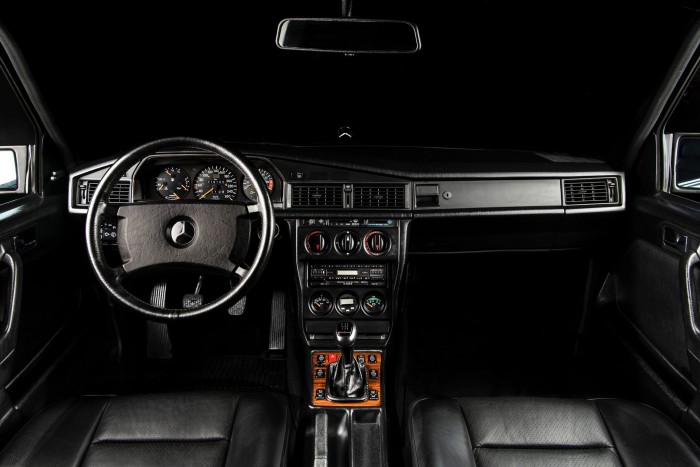 Ferrari-árban mérik ezt az öreg Mercedest 3