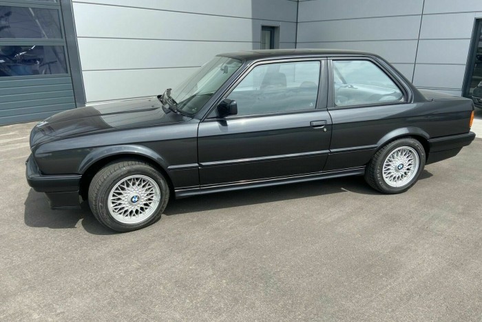 Szinte még kiált az életért ez a BMW E30-as