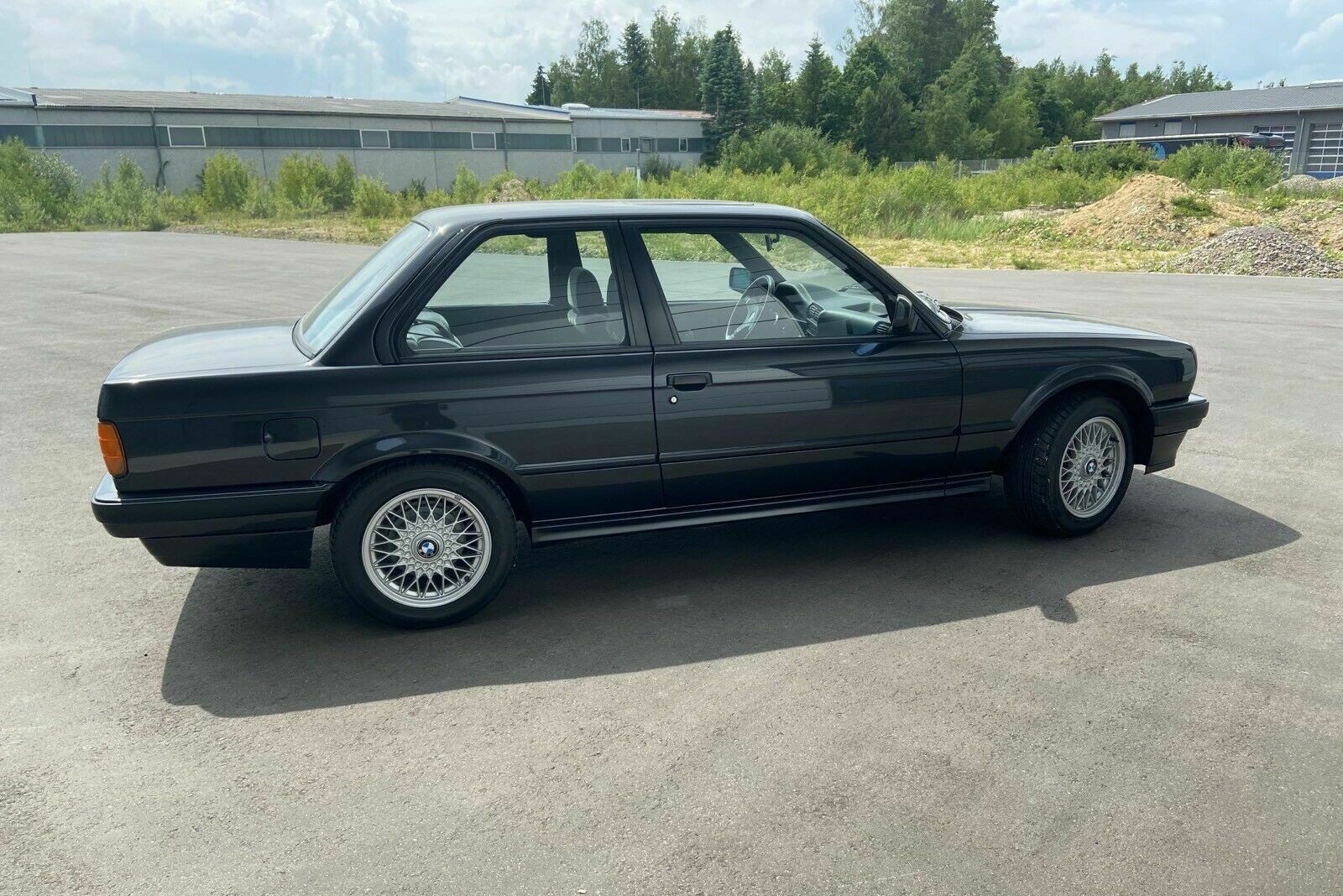Szinte még kiált az életért ez a BMW E30-as 4