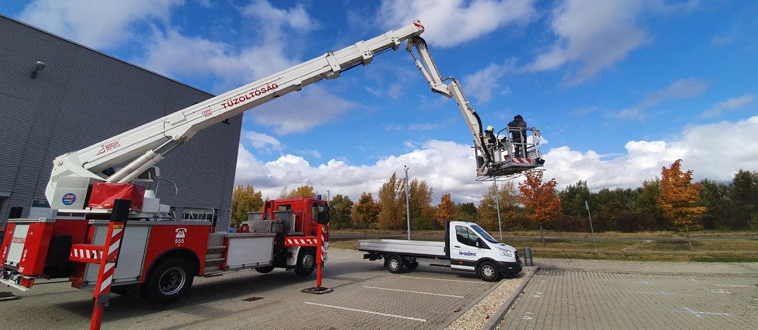 Hogyan oltsuk el az égő elektromos autót?