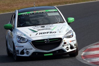 Dízel-versenyautót épít a Mazda