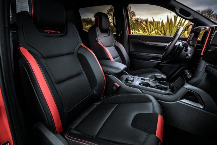 Bemutatta új csúcsragadozóját a Ford 12