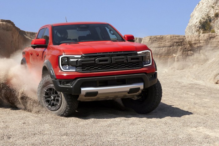 Bemutatta új csúcsragadozóját a Ford 10