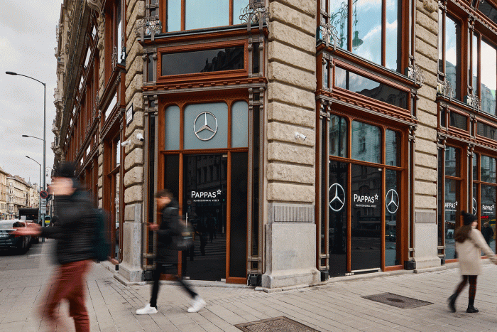 Palotában nyitott luxus-autószalont a Pappas 6 | Vezess Palotában nyitott luxus-autószalont a Pappas 6