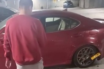 Ez az autós most tanulta meg, miért raknak kerékbilincset az autókra