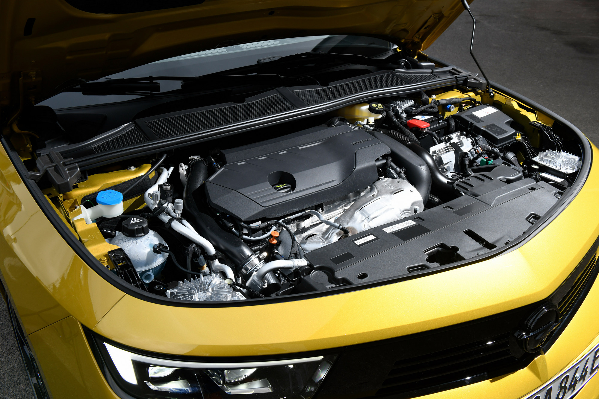 Árammal és dízellel is megy az új Opel Astra 35