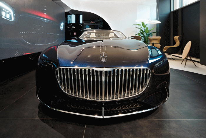 Palotában nyitott luxus-autószalont a Pappas 9 | Vezess Palotában nyitott luxus-autószalont a Pappas 9