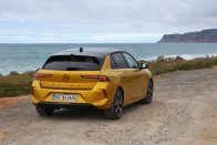 Árammal és dízellel is megy az új Opel Astra 42