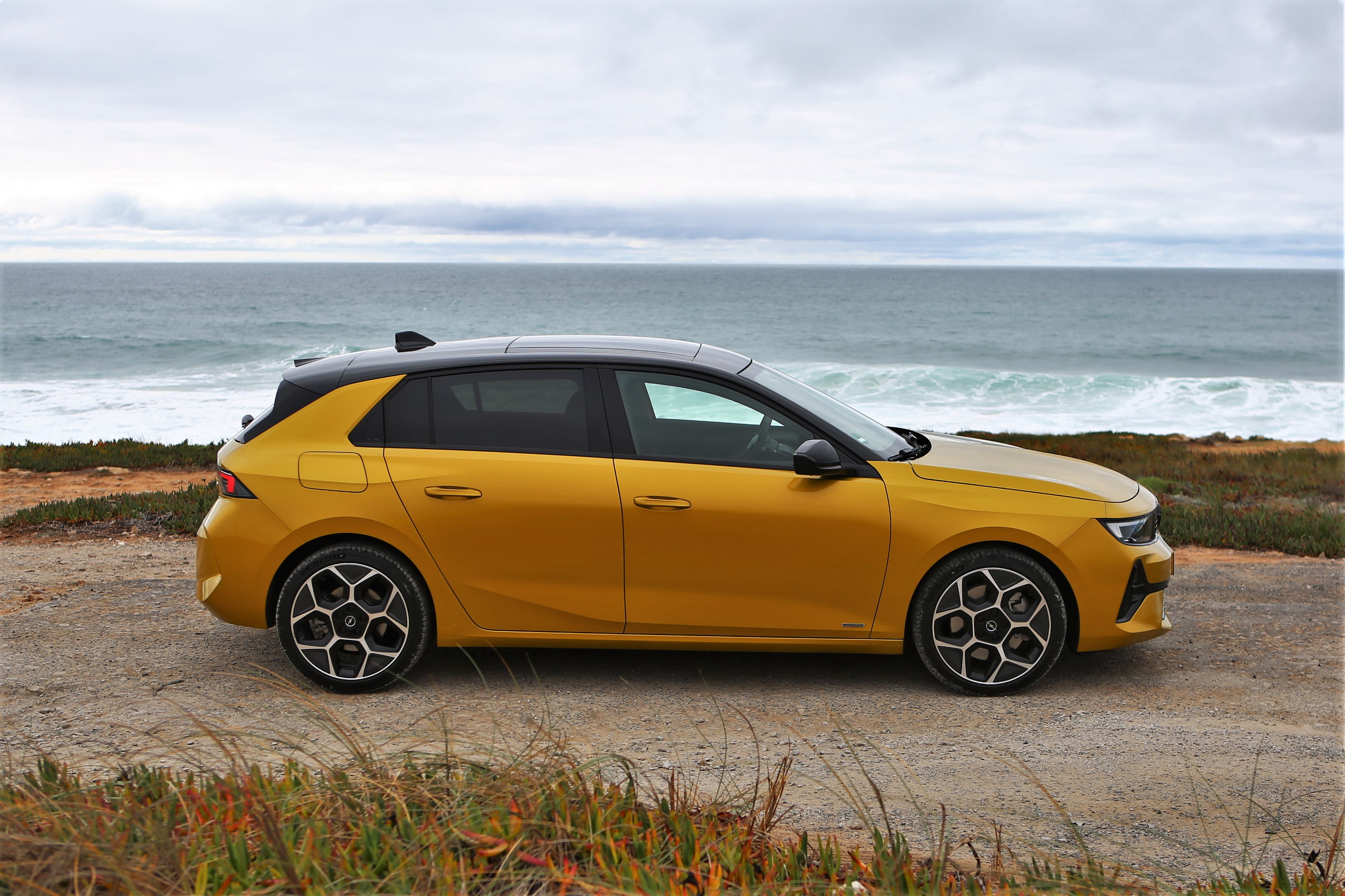 Árammal és dízellel is megy az új Opel Astra 7