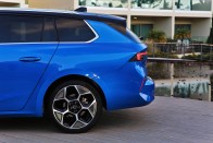 Árammal és dízellel is megy az új Opel Astra 64
