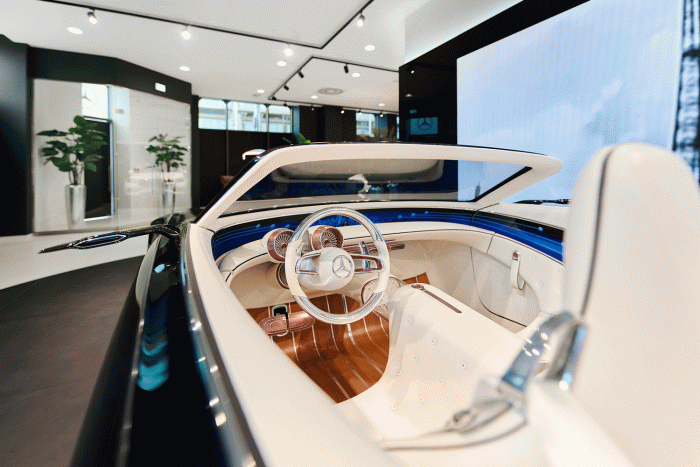 Palotában nyitott luxus-autószalont a Pappas 14 | Vezess Palotában nyitott luxus-autószalont a Pappas 14