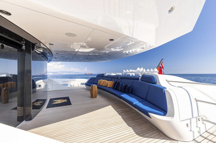 Porsche tervezte különleges luxusjacht, ami ráadásul gyors is 7