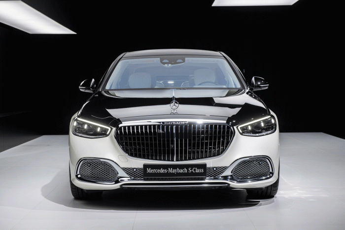 Palotában nyitott luxus-autószalont a Pappas 17 | Vezess Palotában nyitott luxus-autószalont a Pappas 17