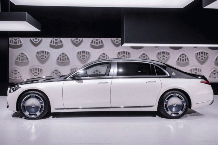 Palotában nyitott luxus-autószalont a Pappas 18 | Vezess Palotában nyitott luxus-autószalont a Pappas 18