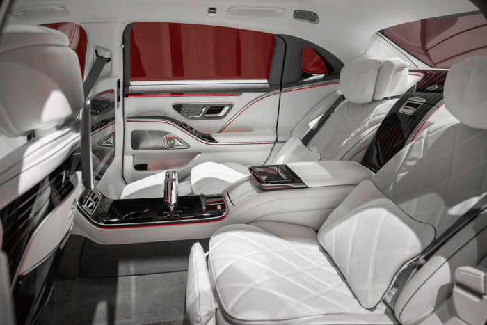 Palotában nyitott luxus-autószalont a Pappas 15 | Vezess Palotában nyitott luxus-autószalont a Pappas 15