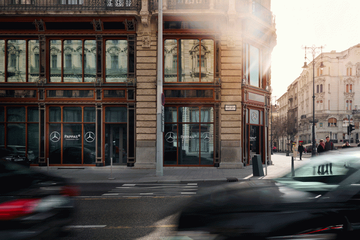 Palotában nyitott luxus-autószalont a Pappas 21 | Vezess Palotában nyitott luxus-autószalont a Pappas 21