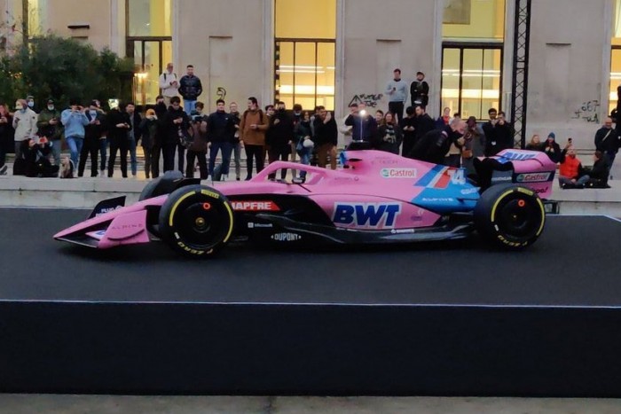 F1: Rózsaszínbe öltöztetik Alonsóékat 1