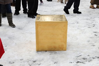 Kitettek egy színarany tömböt a Central Parkba