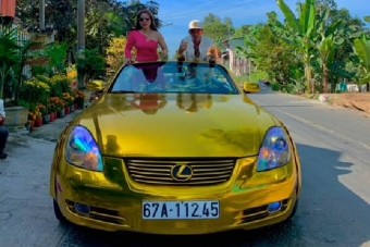 Két kiló aranyat hord magával az aranyfüggő férfi