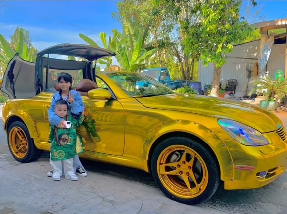 Két kiló aranyat hord magával az aranyfüggő férfi 3