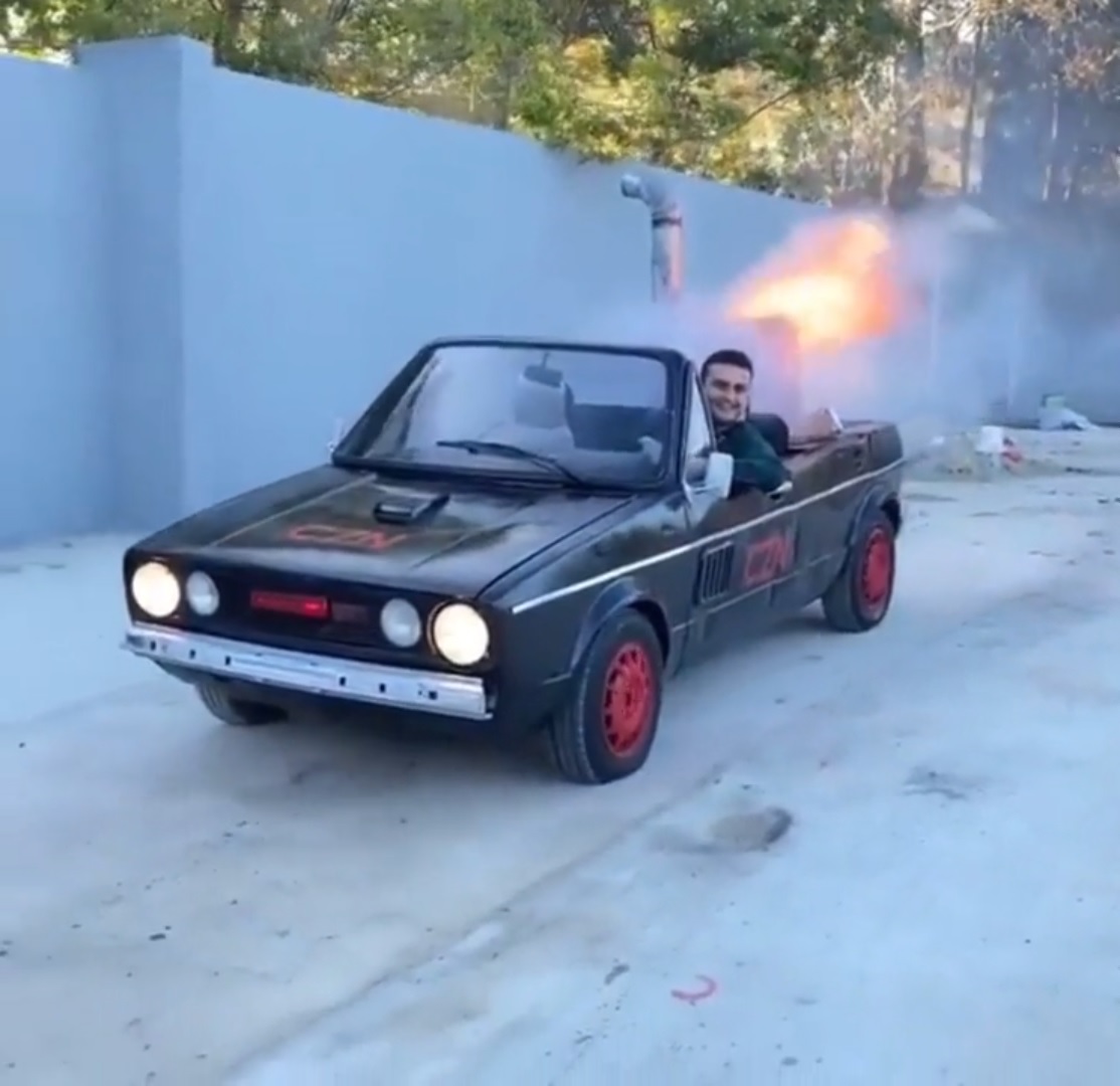 Őrült grillverdát épített magának a mindig vigyorgó szakács 2