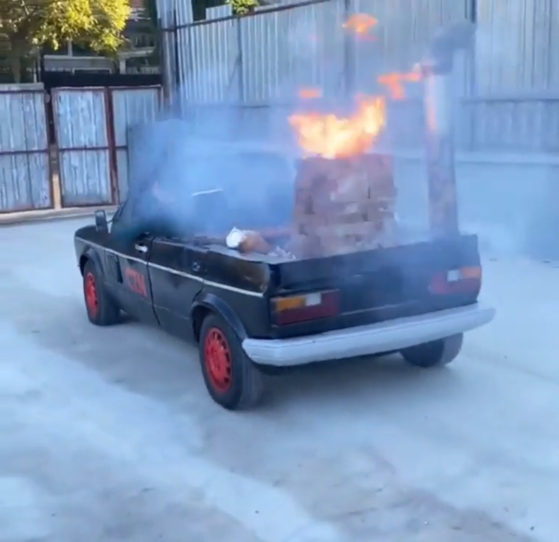 Őrült grillverdát épített magának a mindig vigyorgó szakács 3 | Vezess Őrült grillverdát épített magának a mindig vigyorgó szakács 3