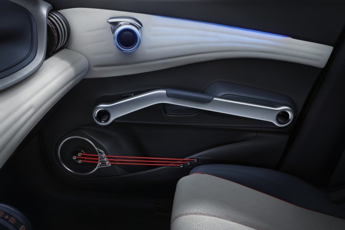 Beépített hárfa és karaoke van ebben az autóban 8