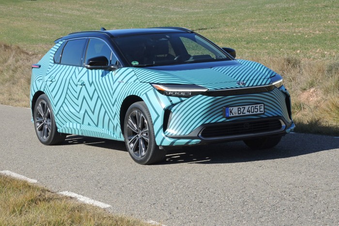 Napenergia viszi az új Toyotát – kipróbáltuk 64 Napenergia viszi az új Toyotát – kipróbáltuk 64