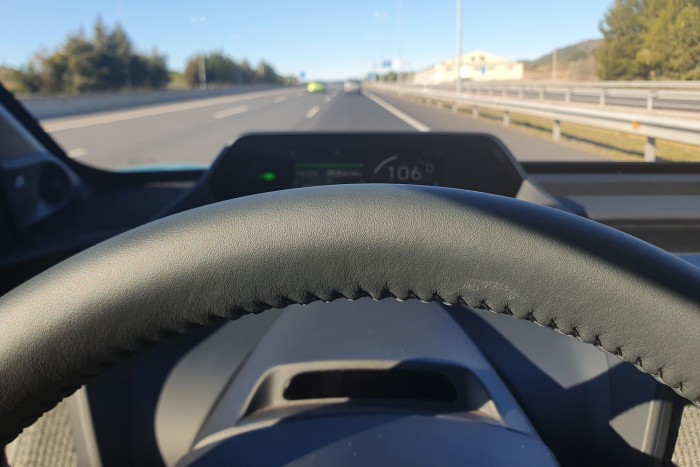 Napenergia viszi az új Toyotát – kipróbáltuk 63 Napenergia viszi az új Toyotát – kipróbáltuk 63